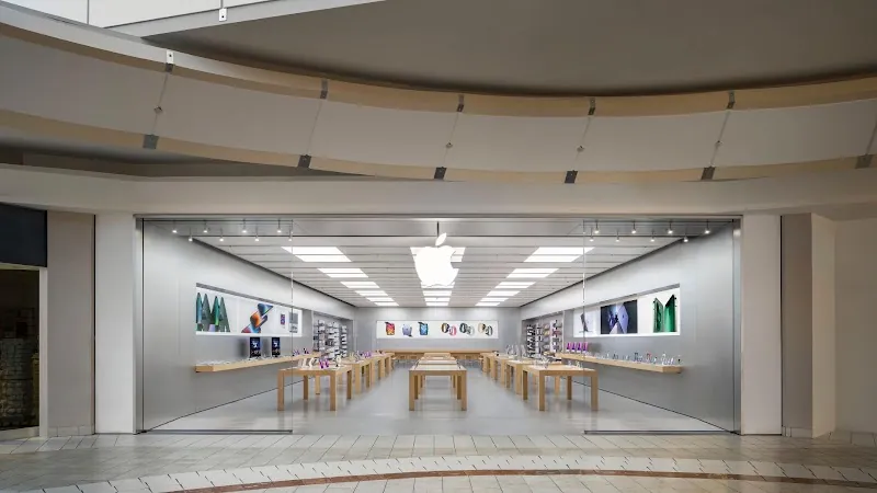 Apple The Mall of New Hampshire in Manchester, NH
