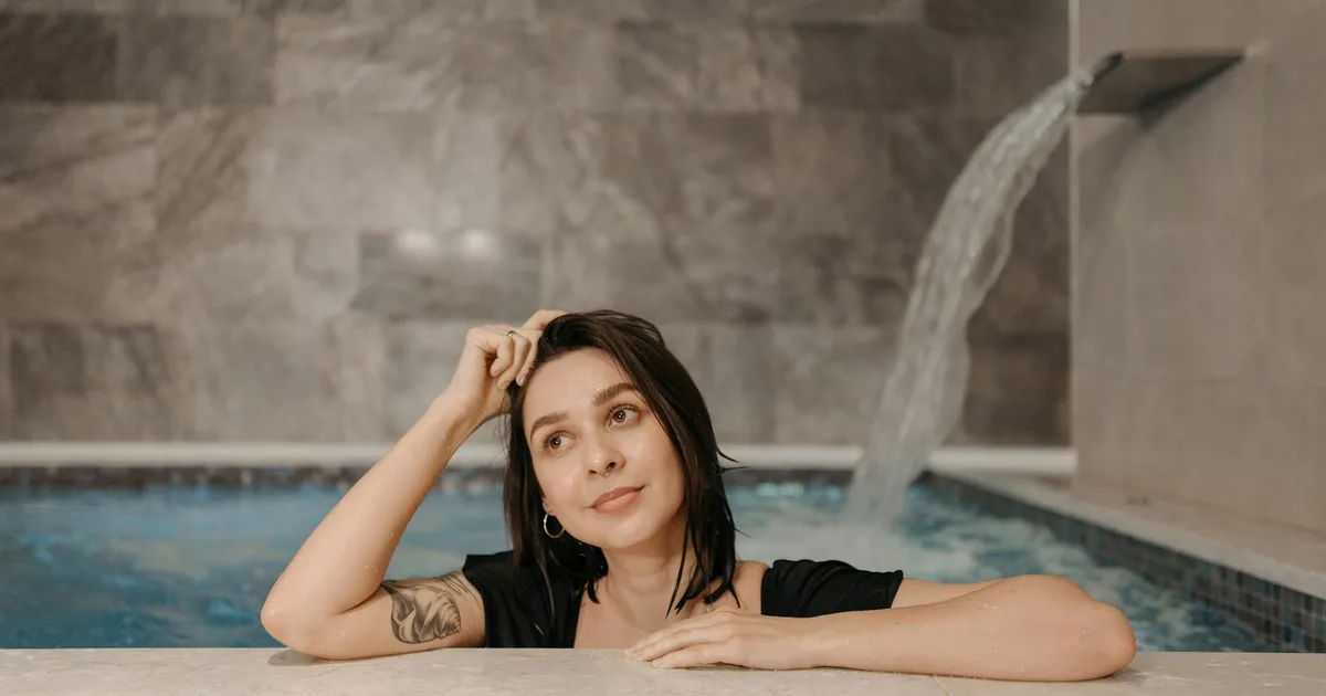 Customers engaging with staff at Cold Plunge Pal facility