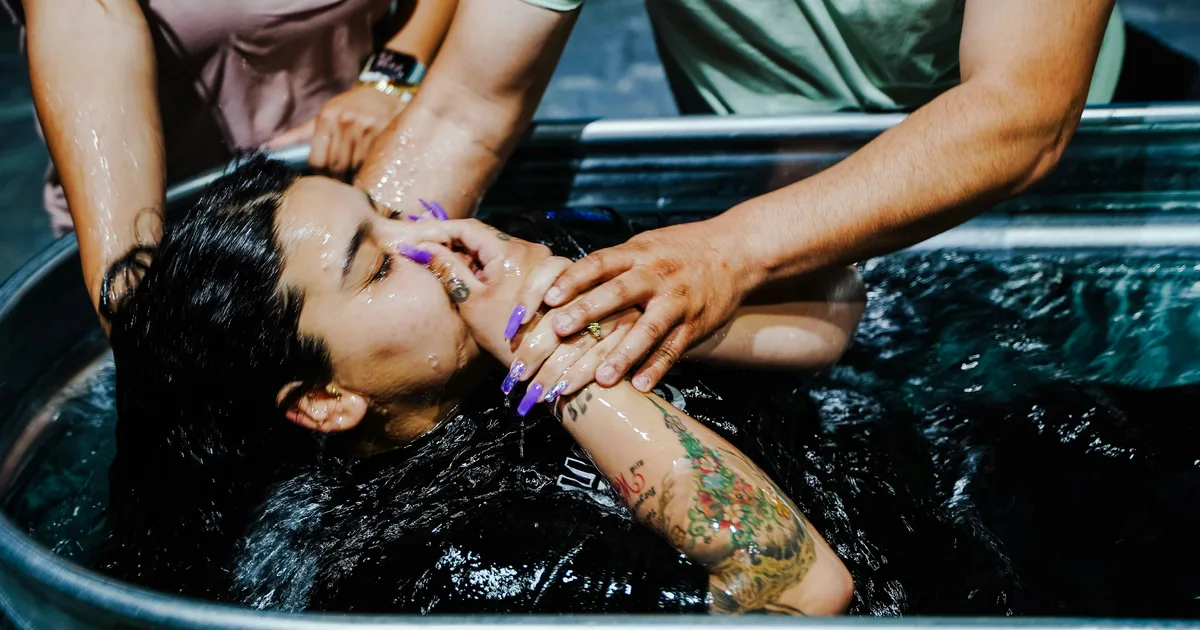 Participants enjoying a cold plunge tub at Cold Plunge Pal facility