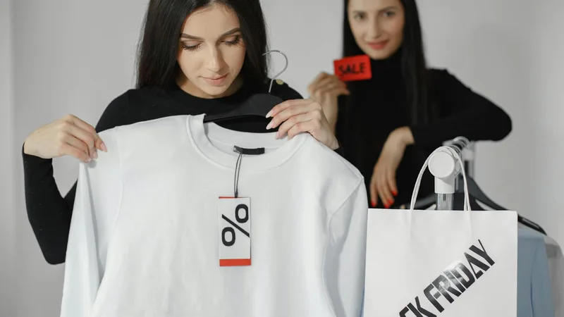 Screenshot of a dollar store directory listing showing business name, address, hours, and star ratings