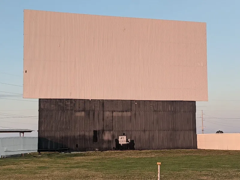 Van-Del Drive-In in Middle Point, OH