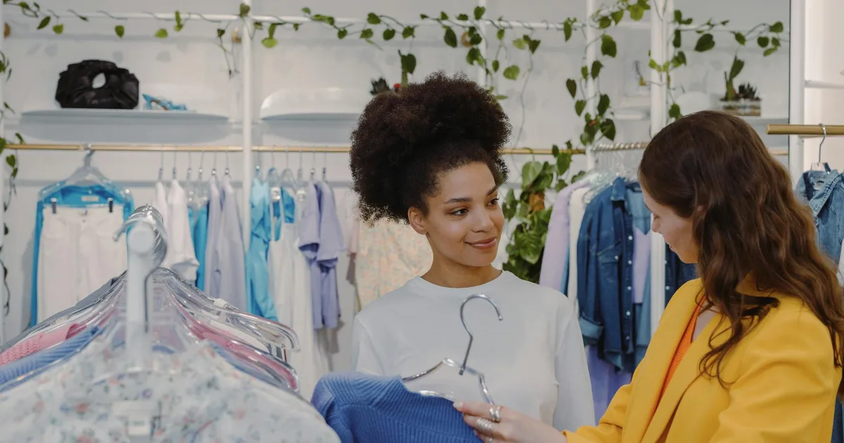 What Customer Reviews Actually Tell You Before You Walk Into a Liquidation Store