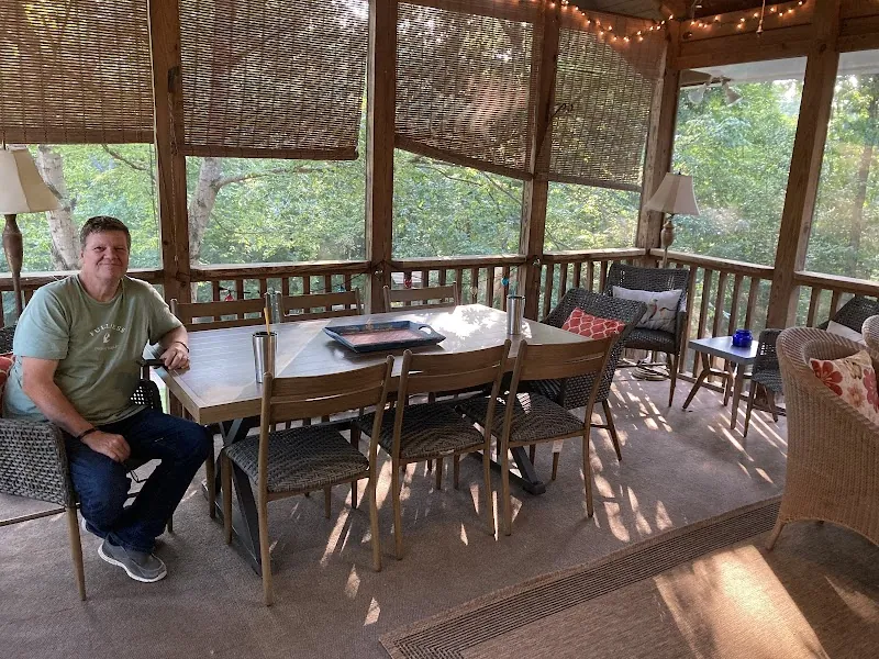 J & G WHOLESALE LIQUIDATORS