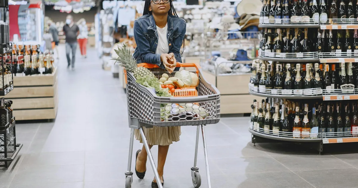 Online Discount Food Stores vs. Local Salvage Grocery Stores: Which One Actually Saves You More?