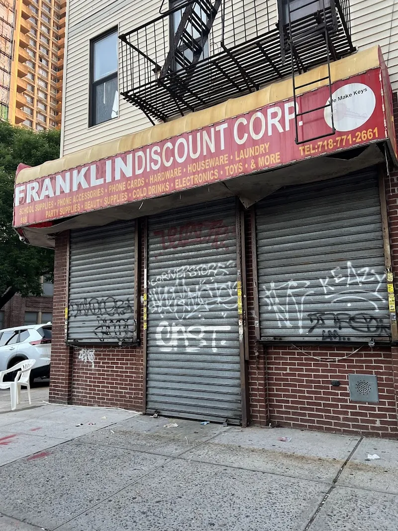 Carroll St Discount Corp - Convenience store in Brooklyn, New York