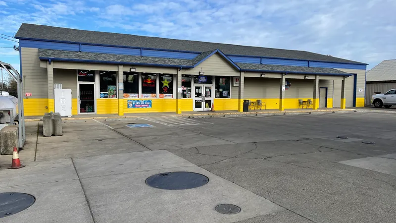 Circle S Market - Grocery store in Independence, Oregon