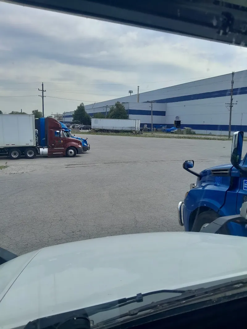 Continental Sales & Salvage - Surplus store in Bedford Park, Illinois
