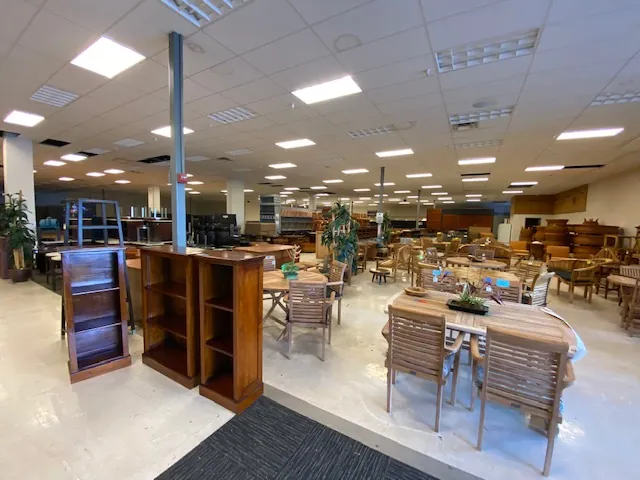 Da Warehouse Imports & Liquidation - Used furniture store in Lihue, Hawaii