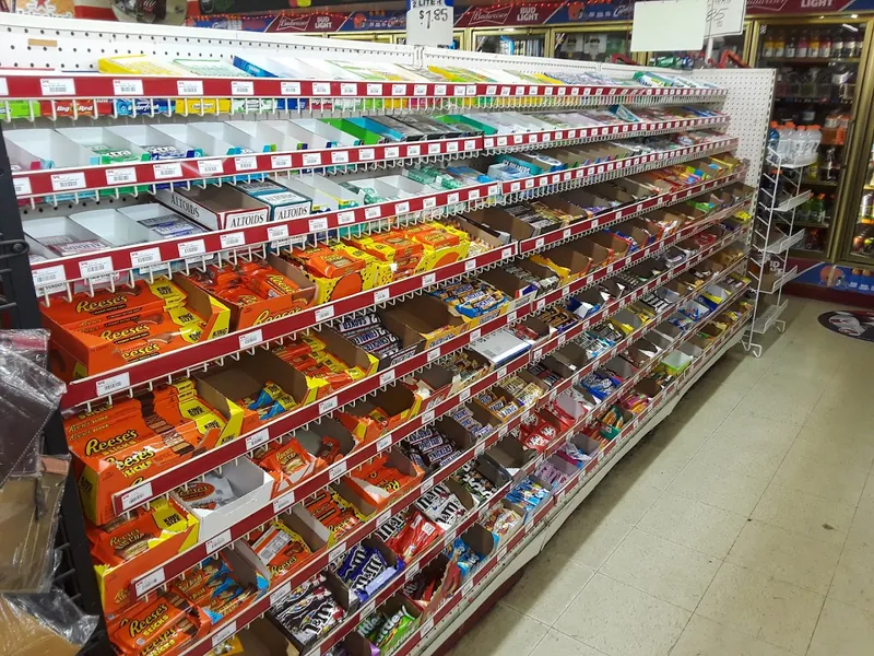 Express Food Mart - Convenience store in Lakewood, Ohio