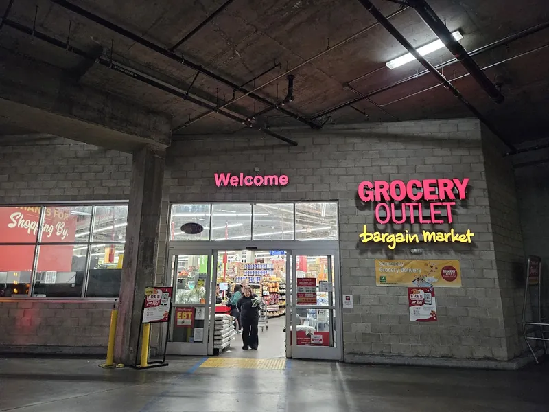 Grocery Outlet - Grocery store in Los Angeles, California