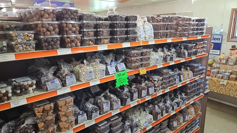 H & M Country Store - Grocery store in Jamesport, Missouri