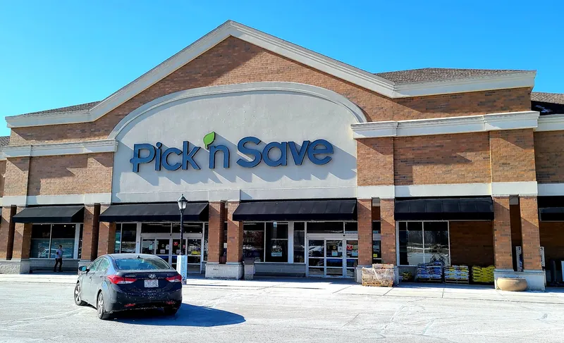 Pick 'n Save - Grocery store in Pewaukee, Wisconsin