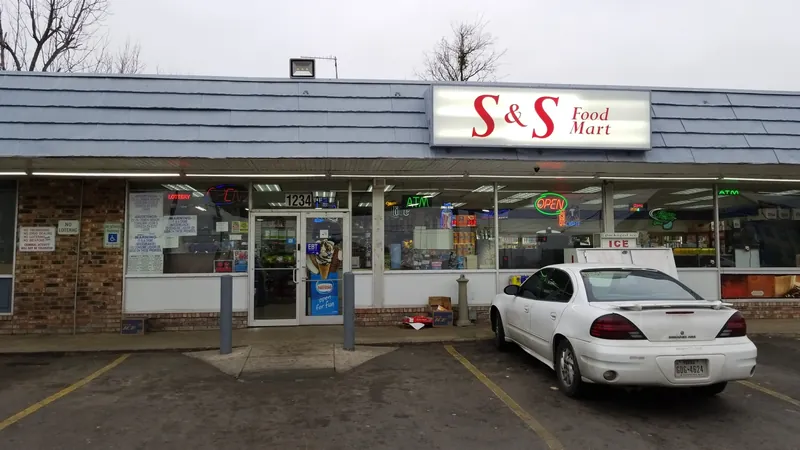 S & S Food Mart - Convenience store in Waco, Texas