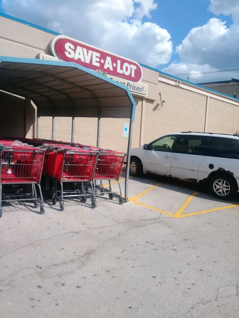 Save A Lot - Grocery store in Chicago, Illinois