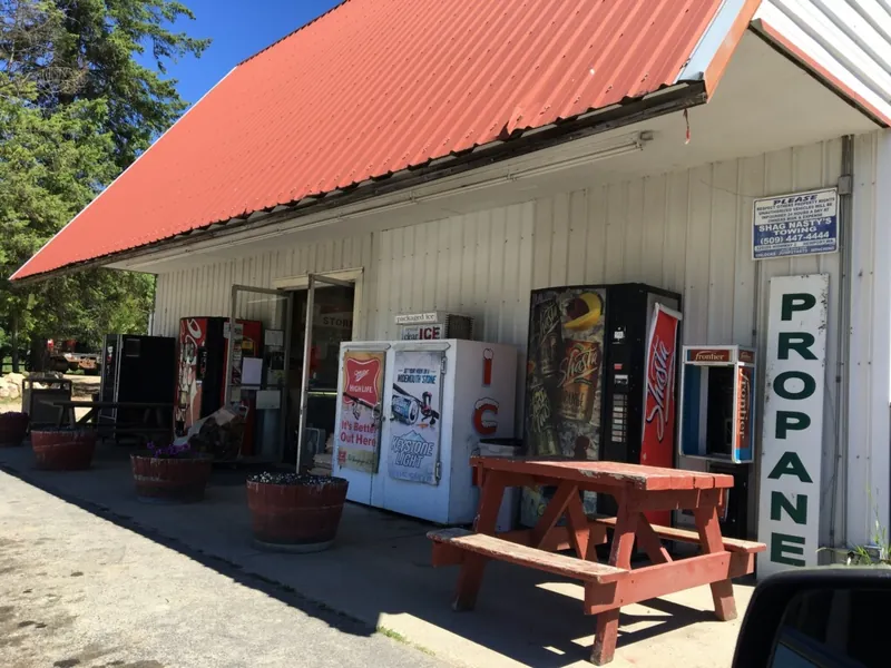 Store N'More - Convenience store in Newport, Washington