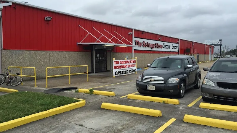 The Salvage Store Discount Grocery in Harahan, LA