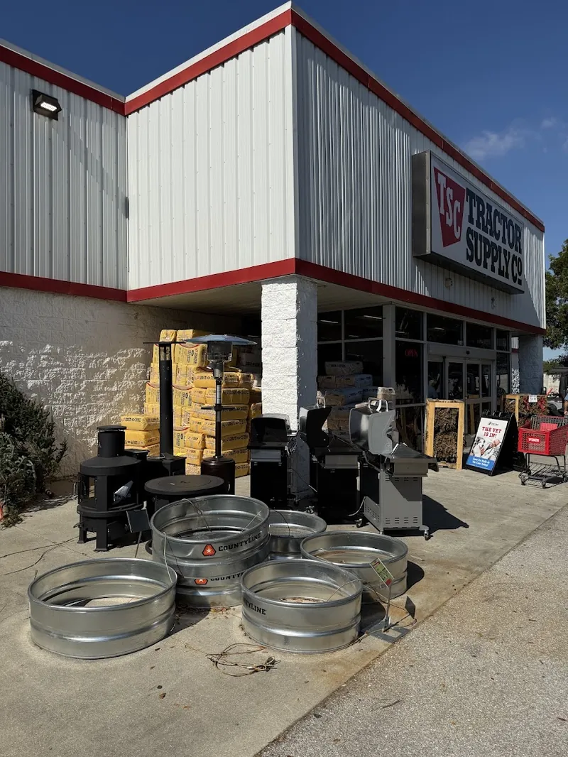 Tractor Supply Co. - Animal feed store in Fort Myers, Florida