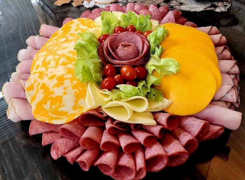 Wagon Wheel Outlet (Discount Groceries, Deli & Sandwiches) in Guthrie, Kentucky