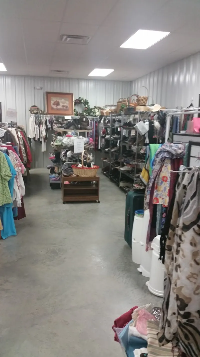 Helping Hands Thrift Store-Food Pantry in Saint Elizabeth, MO