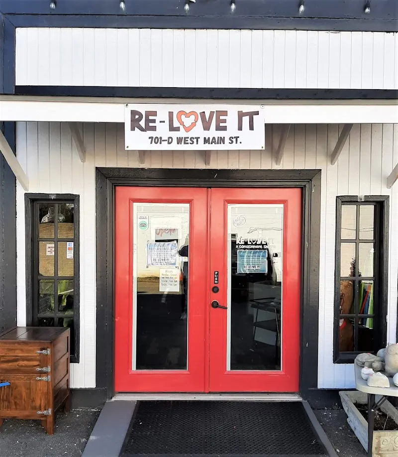 Re-Love It " Consignment Shoppe" in Purcellville, VA